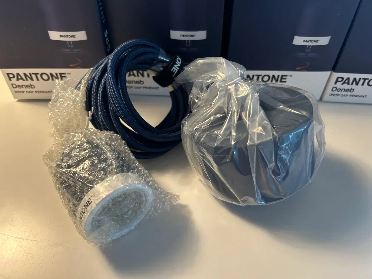 Billede 2 - Pendel, Pantone e3Light, 4 stk.(1 for 95 kr.)