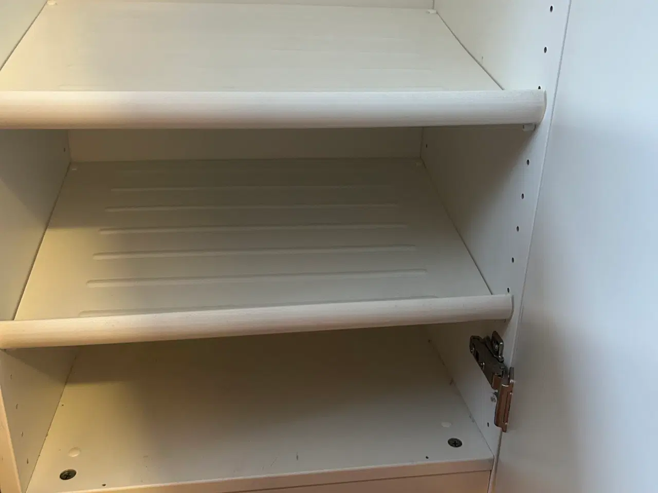 Billede 2 - Skab fra IKEA med Fonsand låg