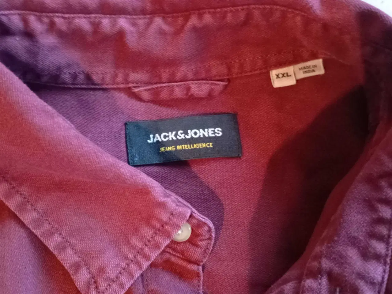 Billede 6 - Bordeaux skjorte med trykknapper 