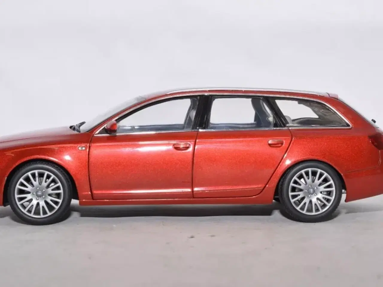 Billede 2 - 1:18 Audi Avant A6 C6 3.2 V6