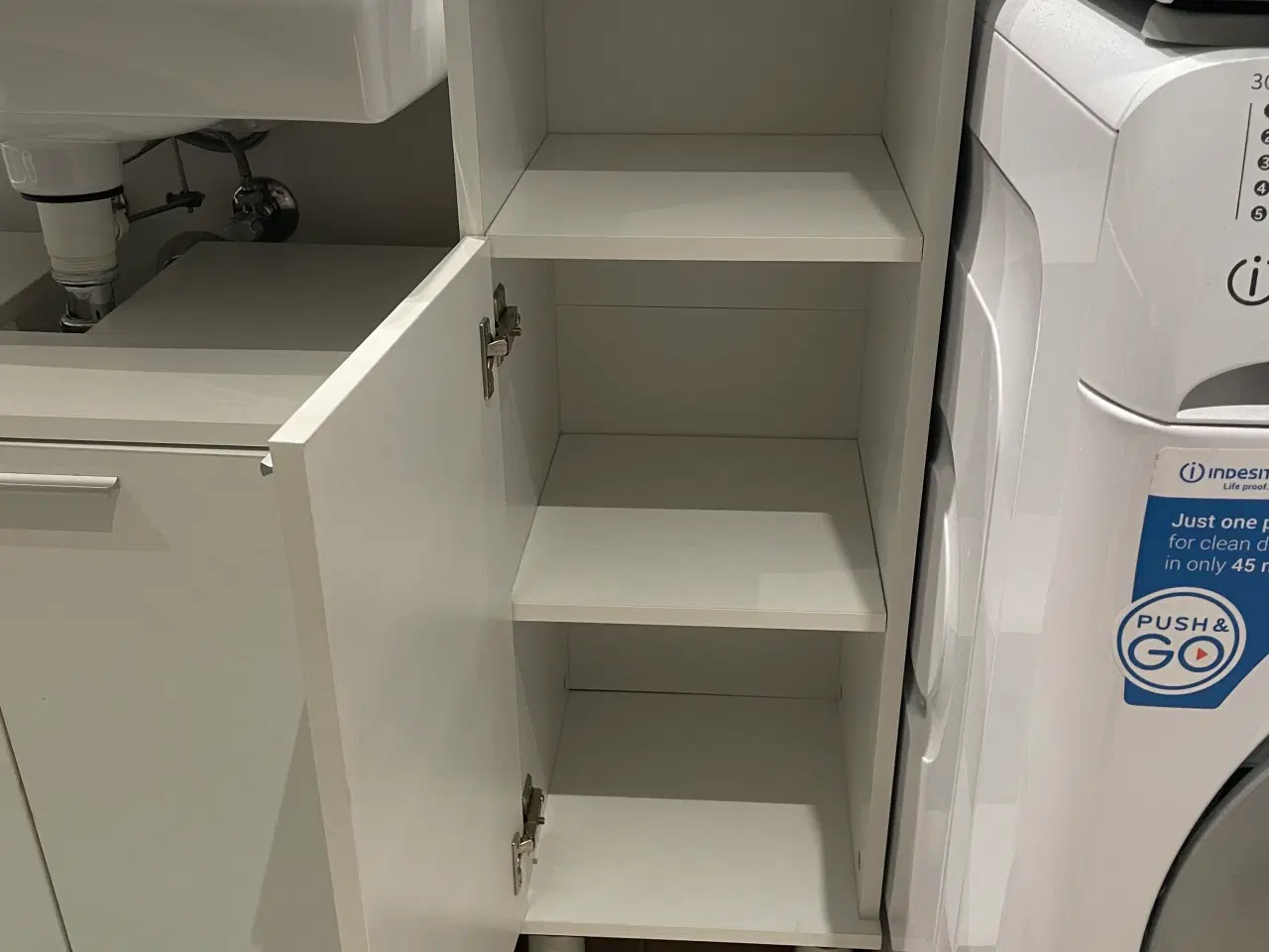 Billede 4 - Badeværelses møbler 