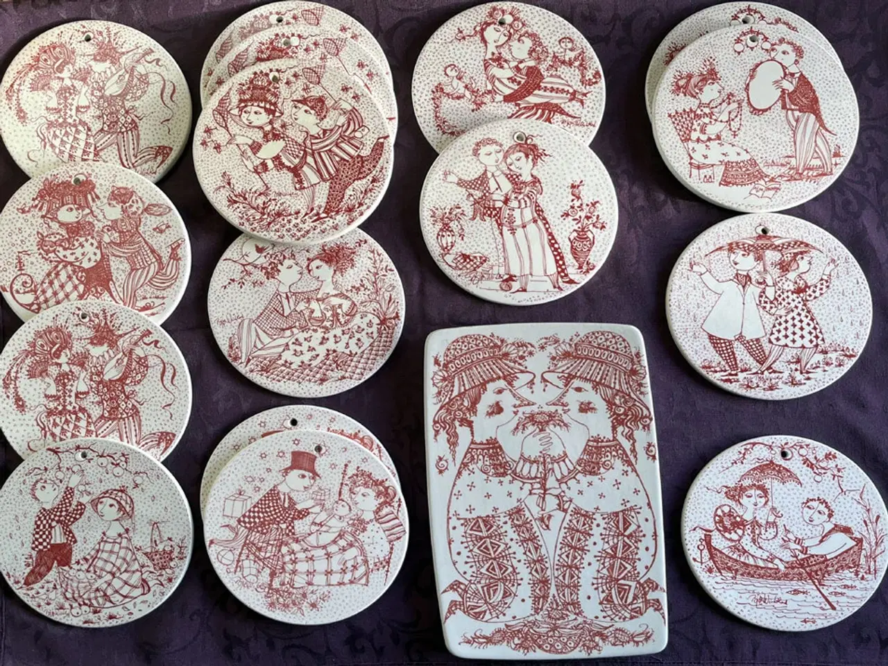 Billede 1 - Bjørn Wiinblad, Platter, samling porcelæn 17 dele.