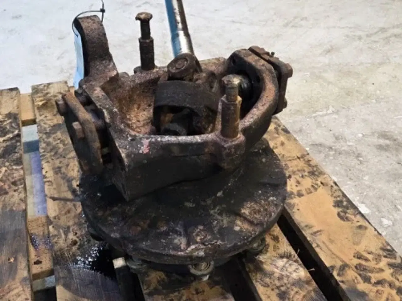 Billede 15 - New Holland LB115B Hjulnav R. 85825029