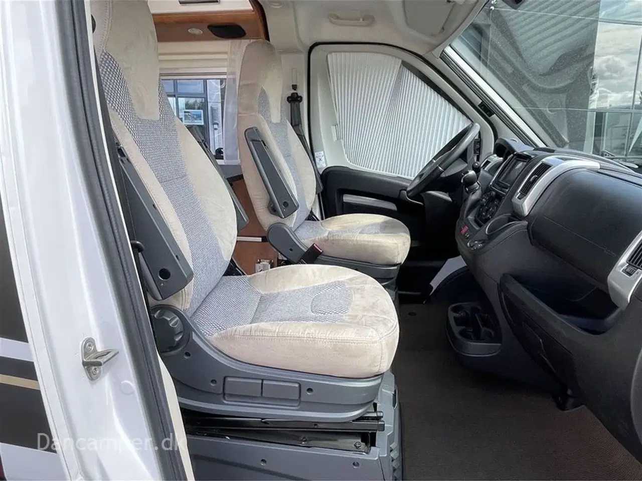 Billede 13 - 2020 - Carthago premium van 640 LE   Luksusvan, 140Hk   9-trins Automatgear, enkeltsenge, alufælge, navigation, træk