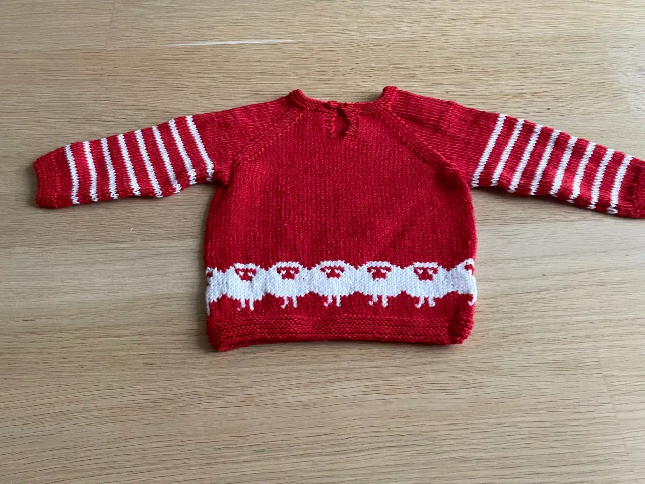 Billede 3 - Sweater med får, ny og ubrugt strik