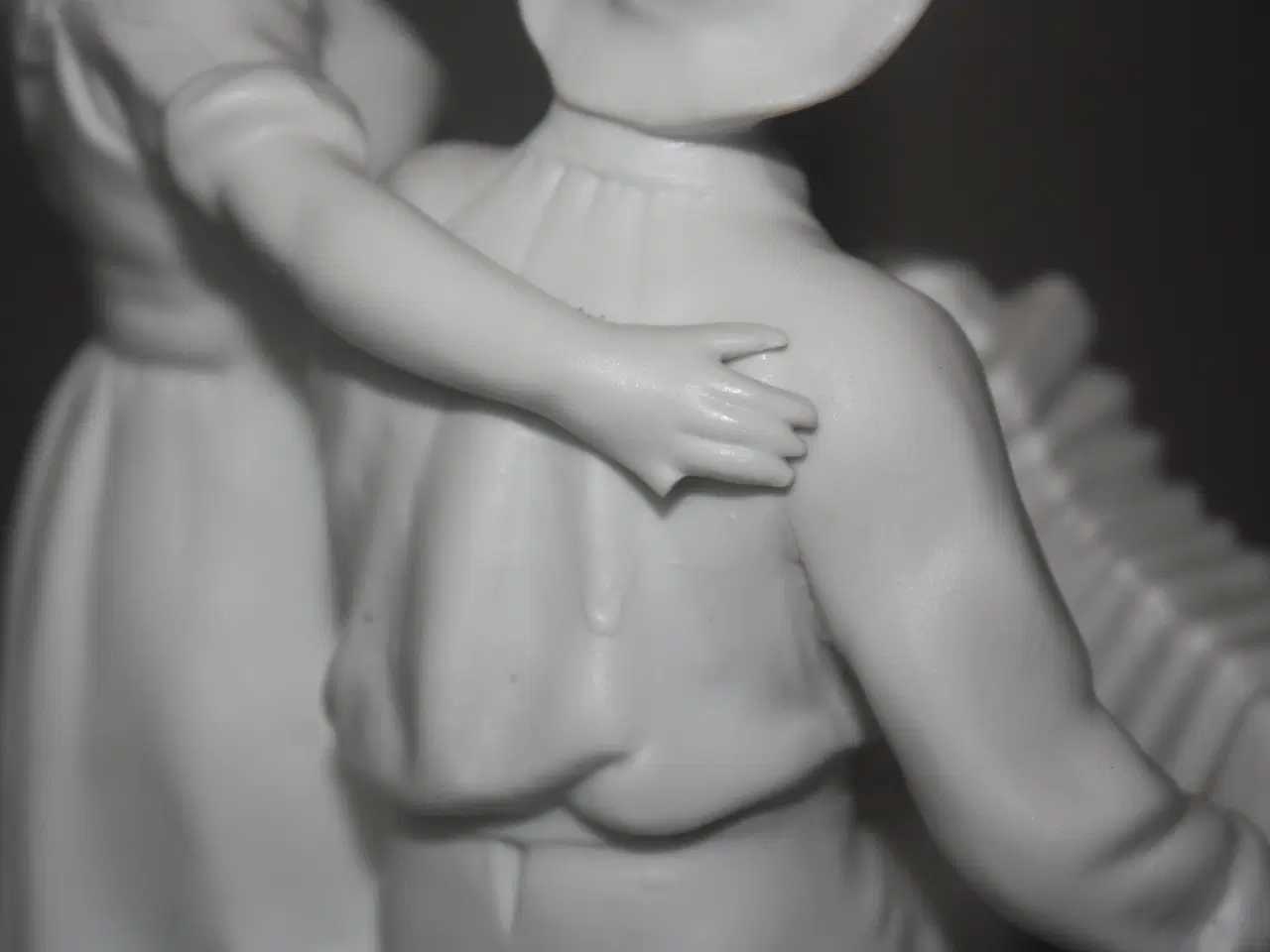 Billede 7 - Romantisk tysk bisquit figur med lille vase