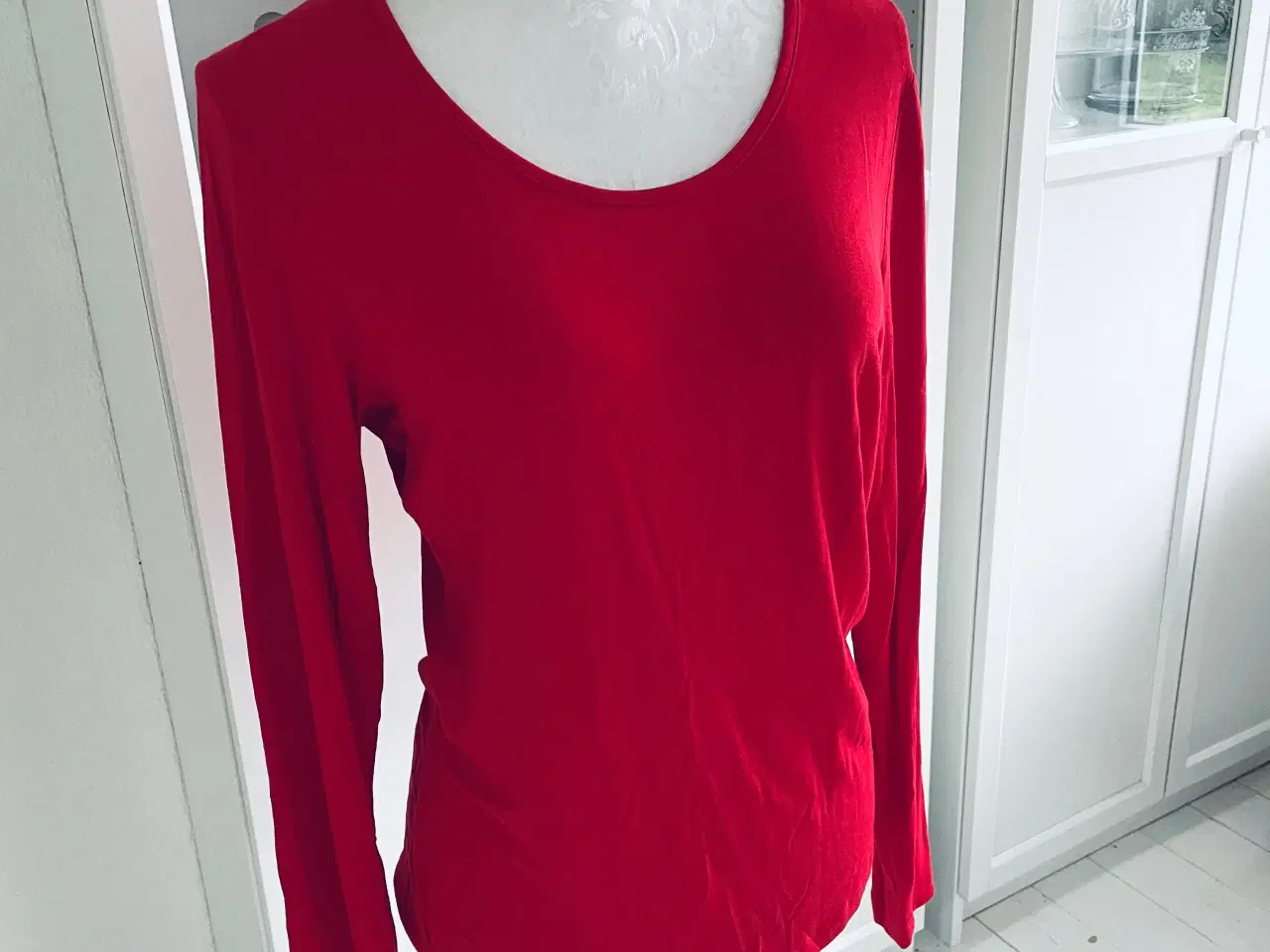 Billede 1 - Bluse rød som ny