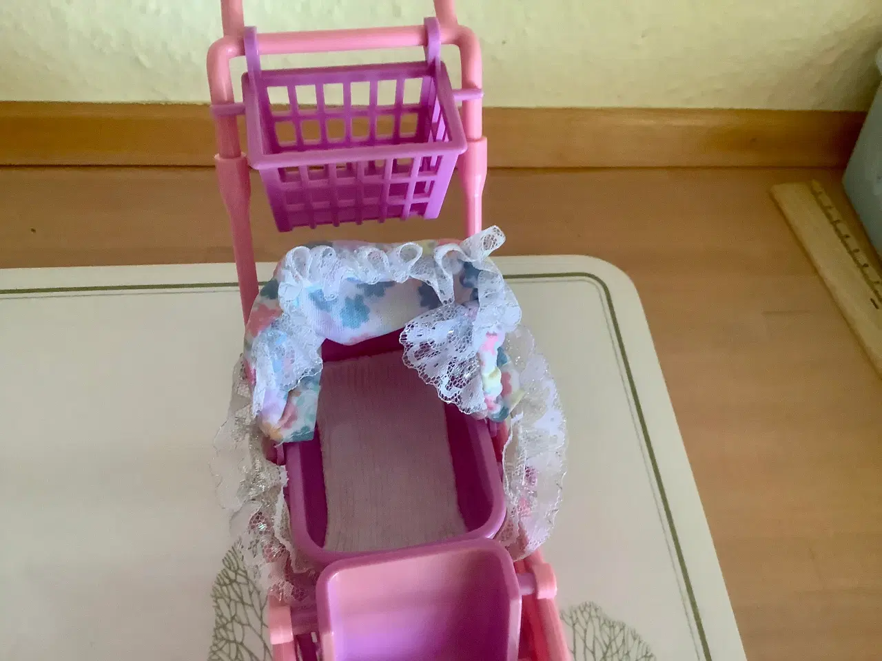 Billede 5 - Barnevogn som passer til Barbie.Ikke dukker.