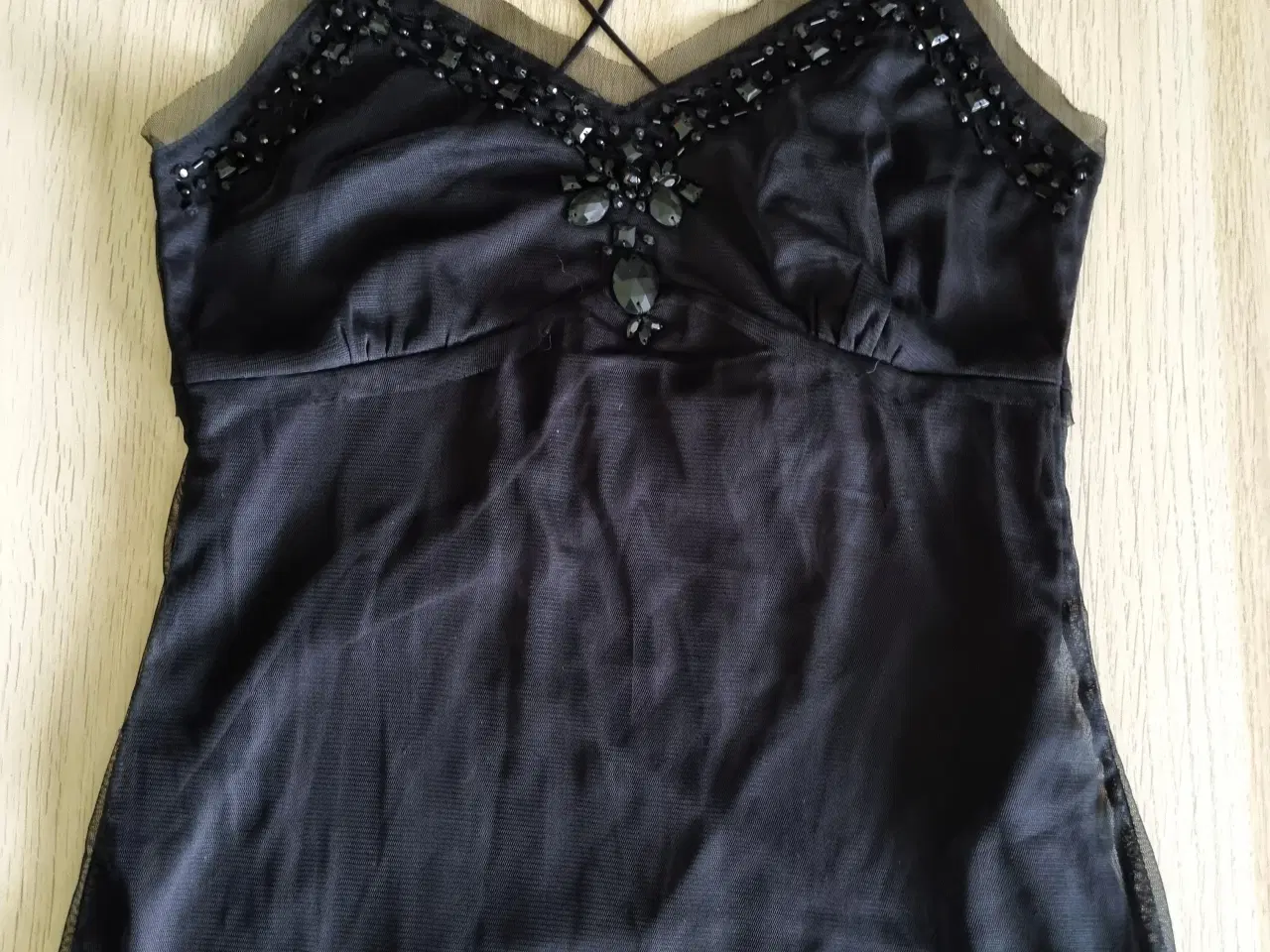 Billede 8 - Flot perlebesat, sort  tanktop fra Vero Moda 