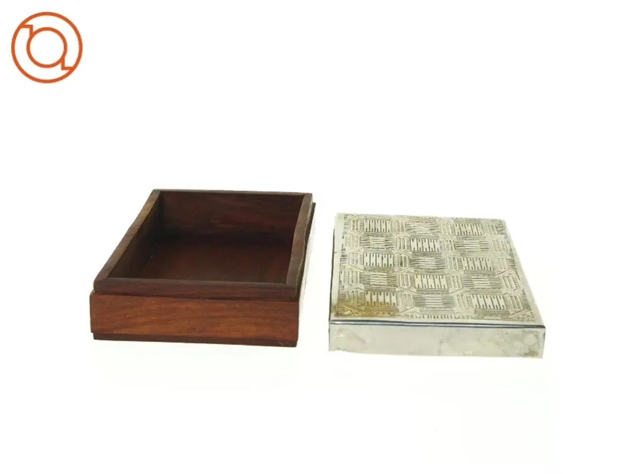 Billede 1 - Ældre trææske med ciseleret metal låg (str. 10 x 15 cm)