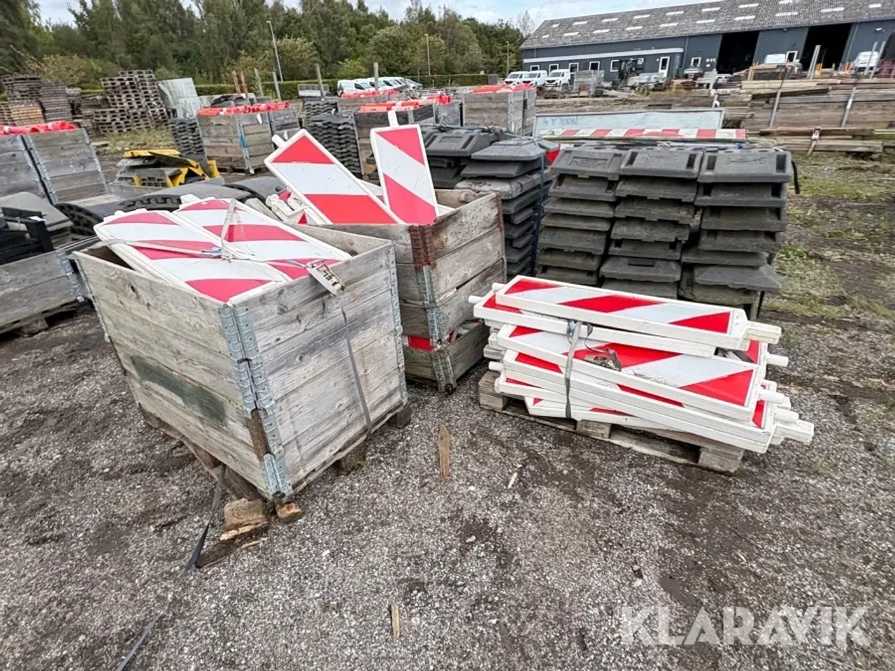 Billede 1 - Skilte og fødder