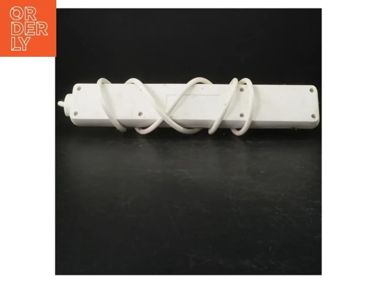 Billede 2 - Brugt stikdåse med 4 stik fra Eastech (str. 33x5,5 cm)