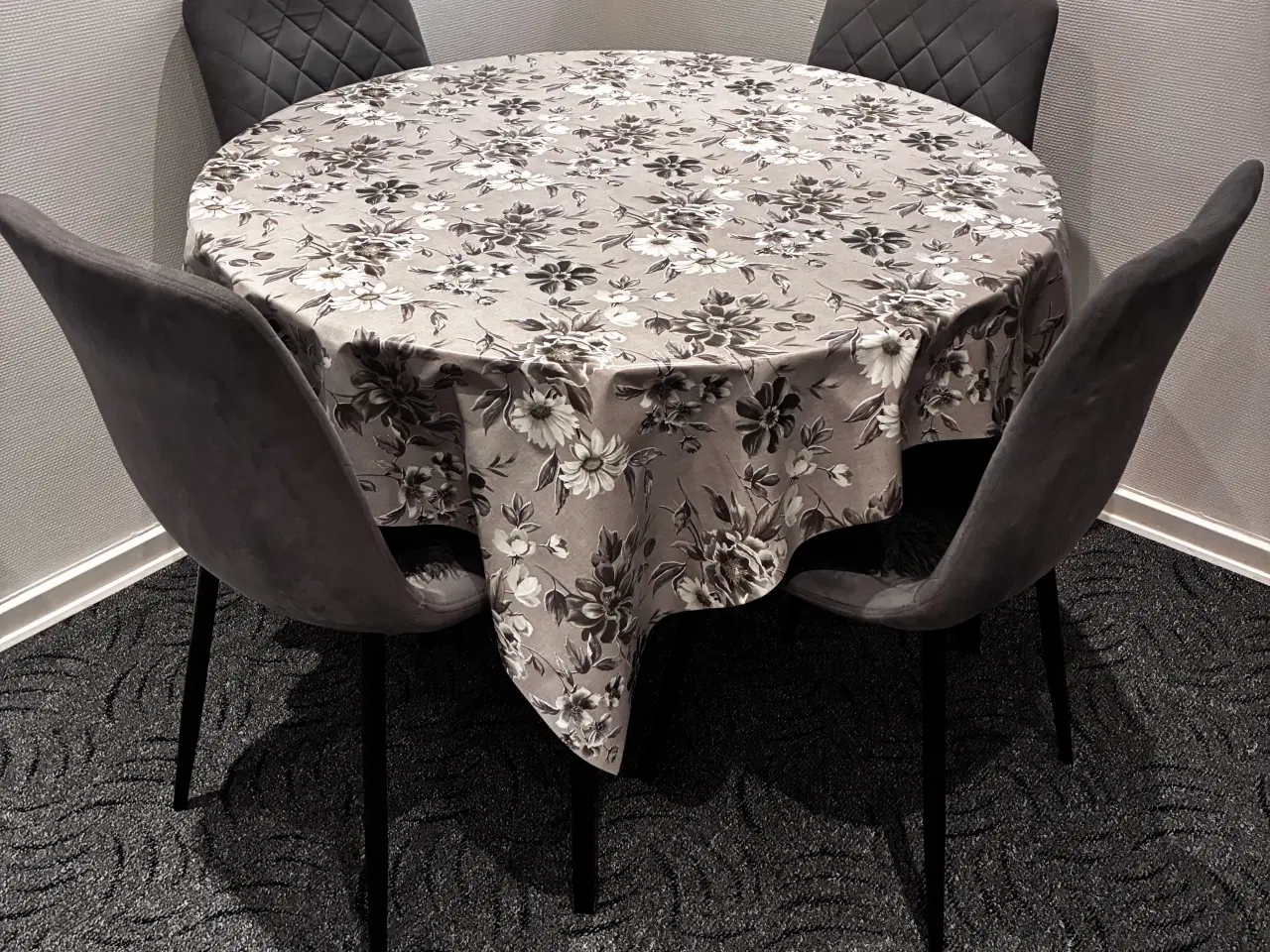 Billede 1 - 🔥 Flot 🔥 Flot rundt spisebord + 4 stole – SOM NY