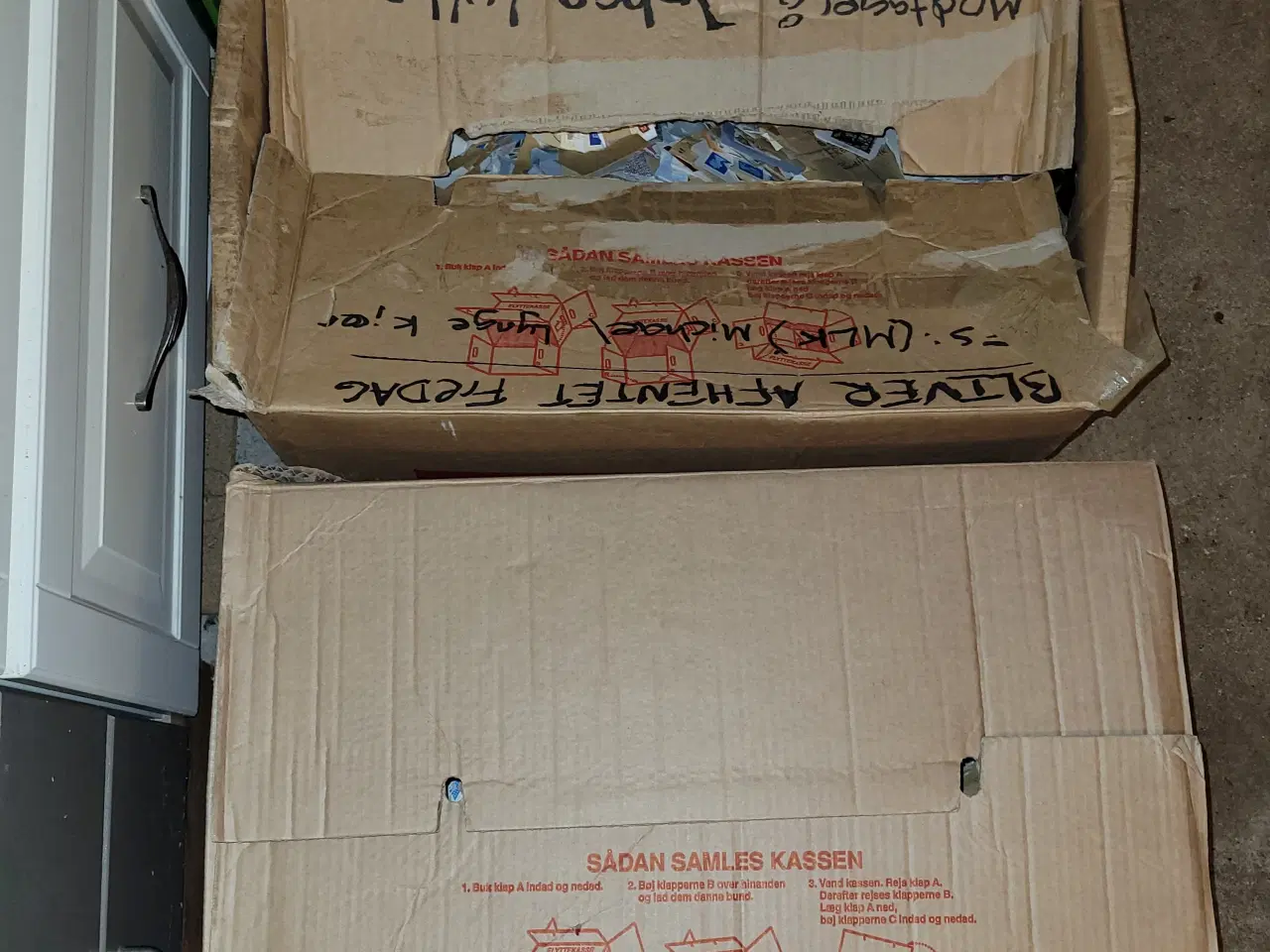Billede 5 - 2 flyttekasser med frimærker (29 kg.) inkl. kasser