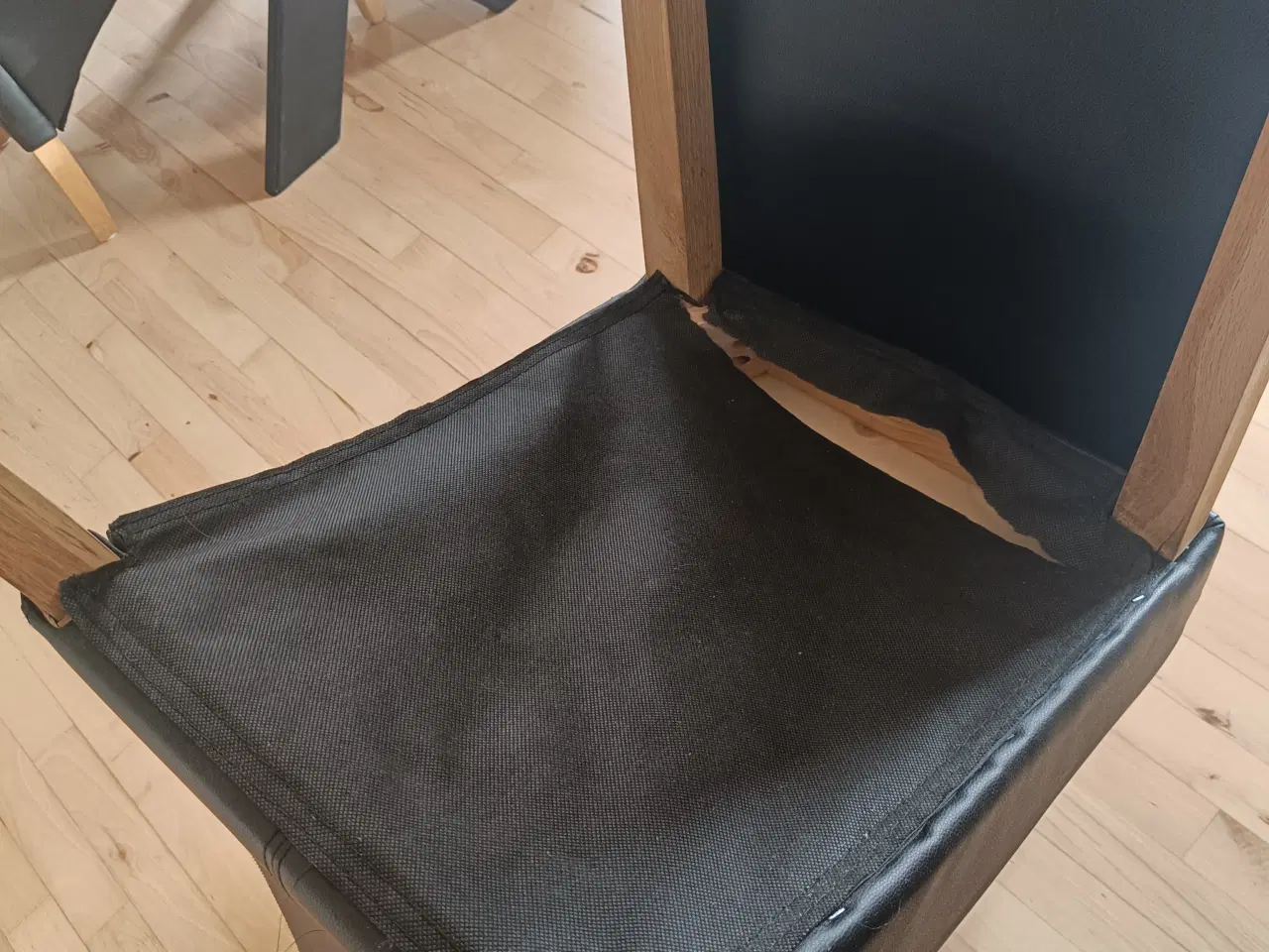 Billede 3 - 6 stk spisebordsstole i sort kunstlæder