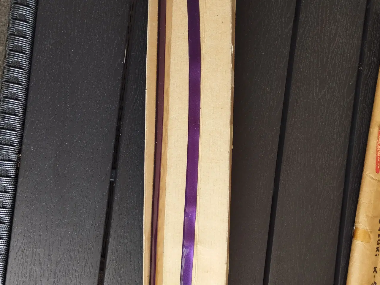 Billede 2 - Tape til at sætte på sæde til Suzuki m.c. lilla.