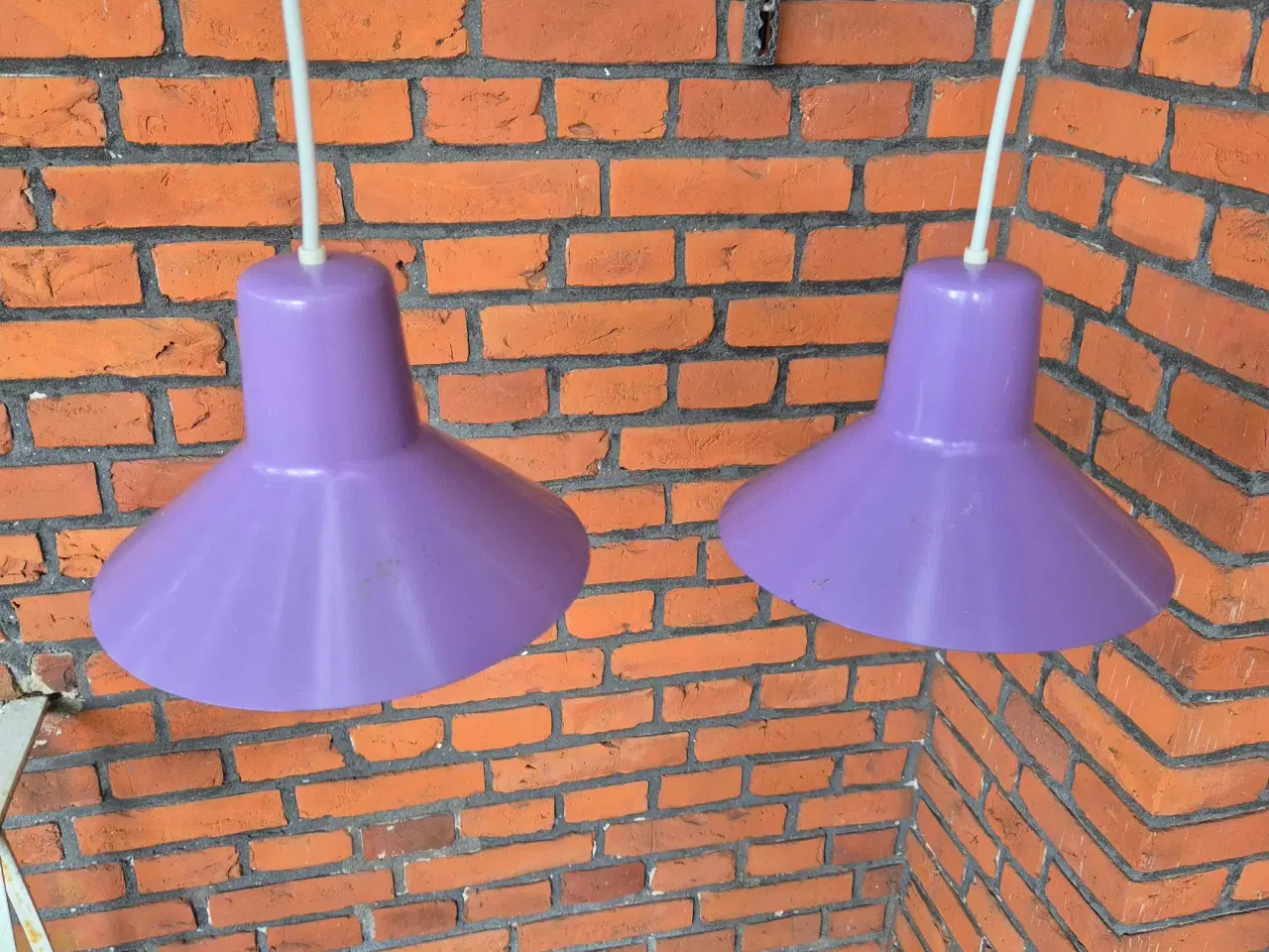 Billede 1 - To lilla retrolamper med et rustikt strejf