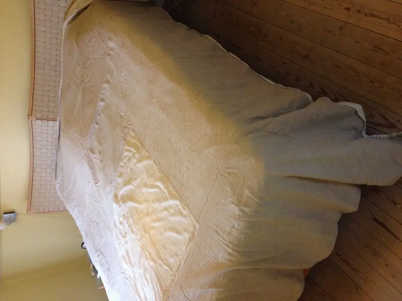 Billede 1 - Sandfarvet hør/bomulds sengetæppe
