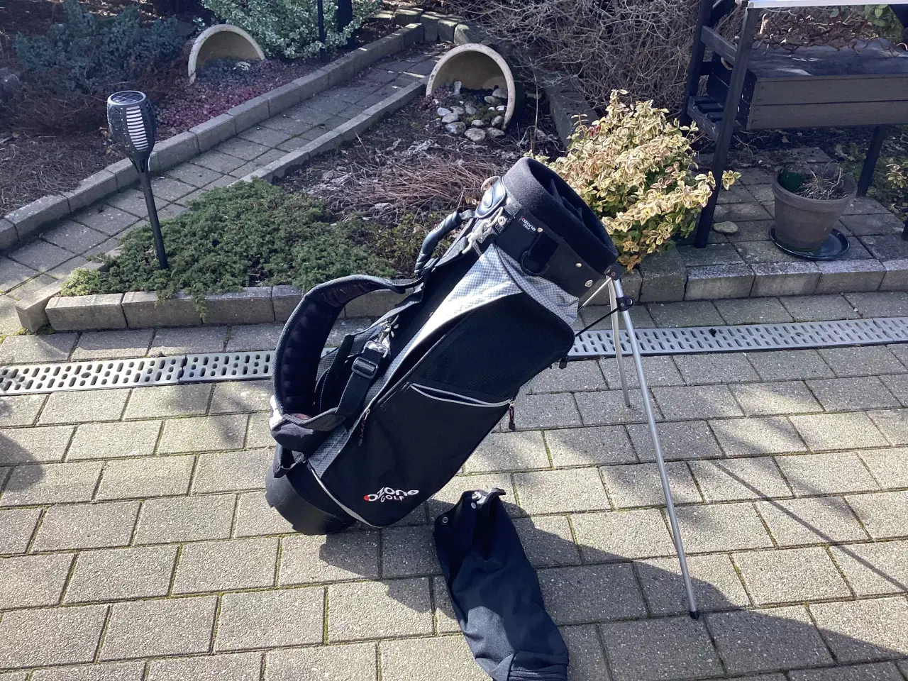 Billede 2 - Fin golfbære/Standbag m/topraincover