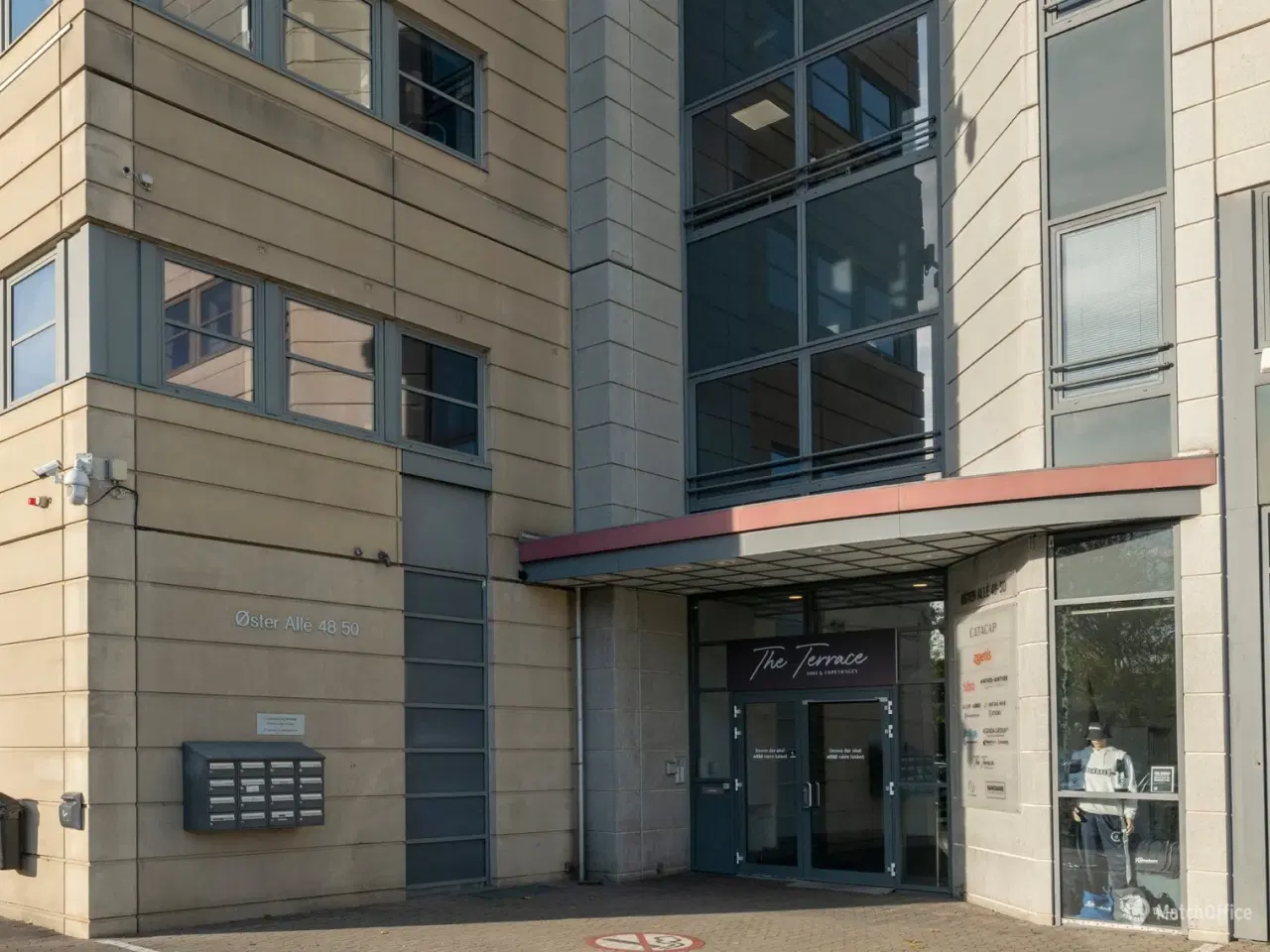 Billede 17 - Med kontor i Parken kan I spille bold med de bedste