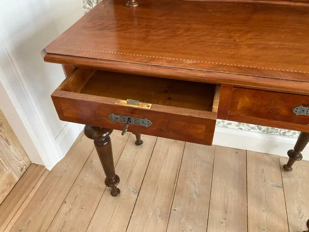 Billede 2 - Dameskrivebord fra 1880’erne