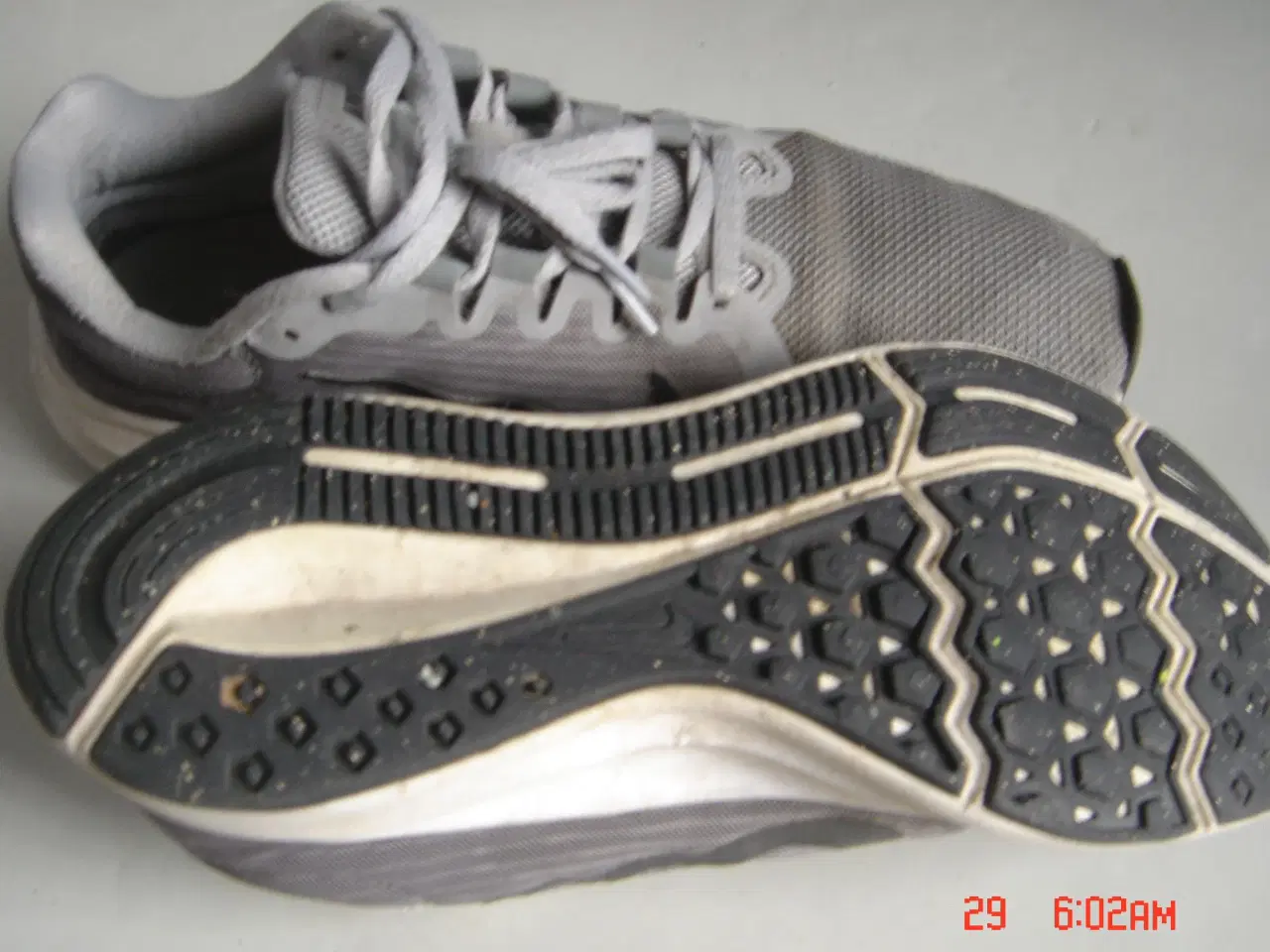 Billede 3 - 2 par ens Nike sko