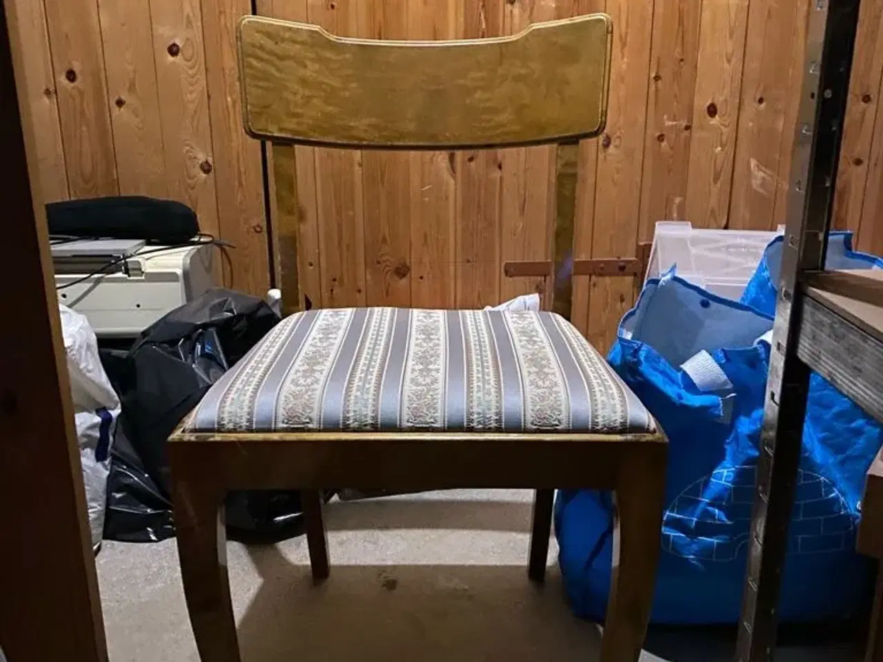 Billede 5 - Spisebord med 4 stole