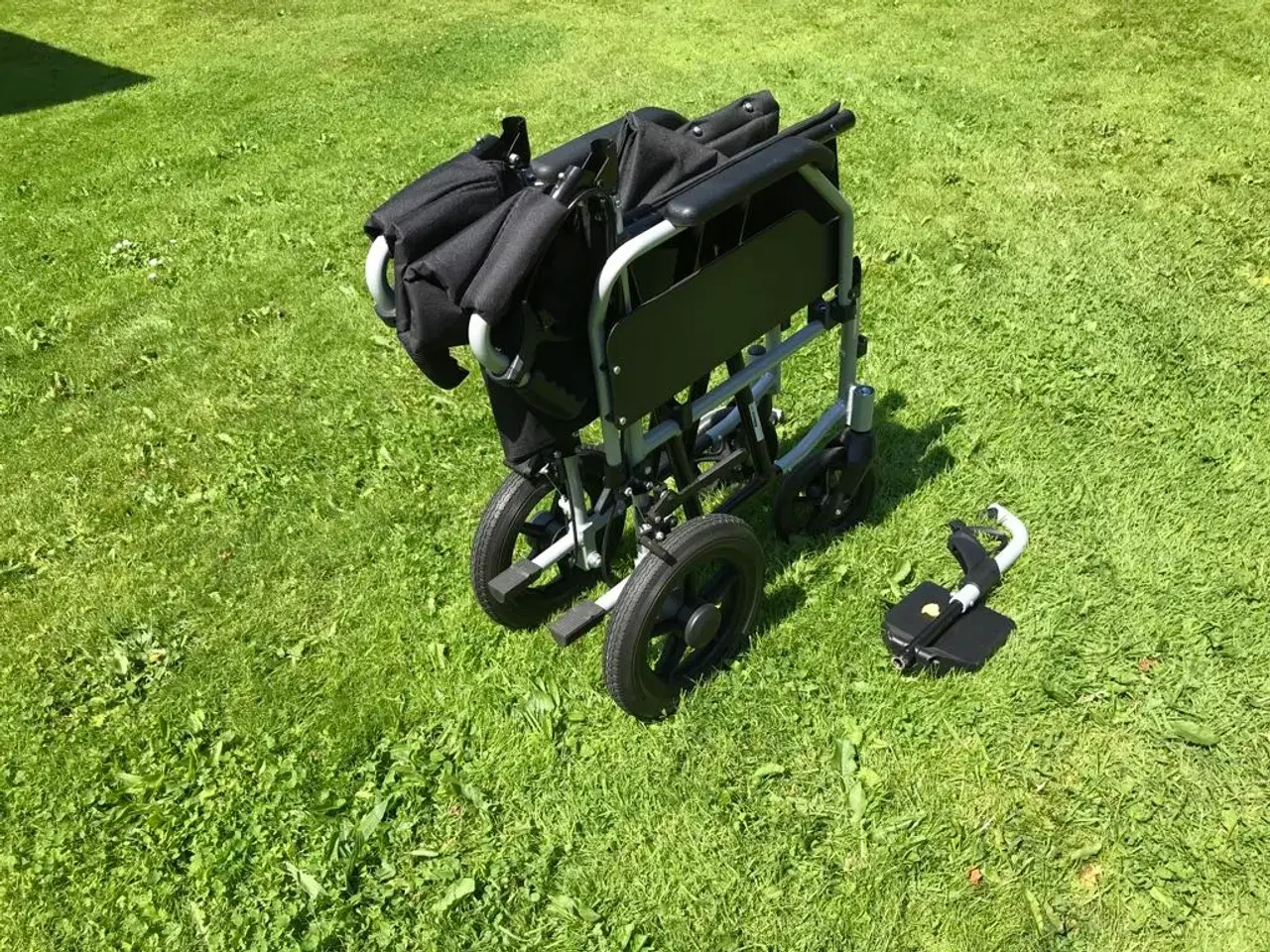 Billede 1 - Foldbar letvægts kørestol