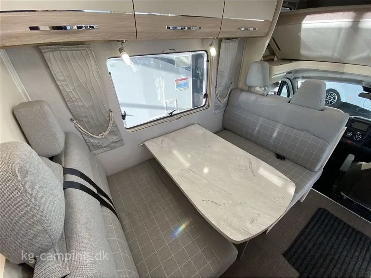 Billede 10 - 2020 - Euramobil Activa One Populær lille Euramobil med masser af skabsplads. Bemærk totallængede på 589 cm.