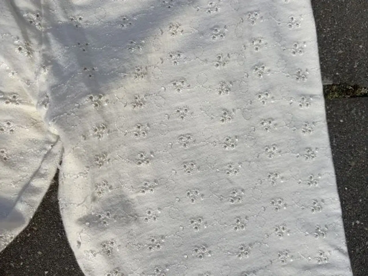 Billede 3 - Feminine broderie anglaise-leggins