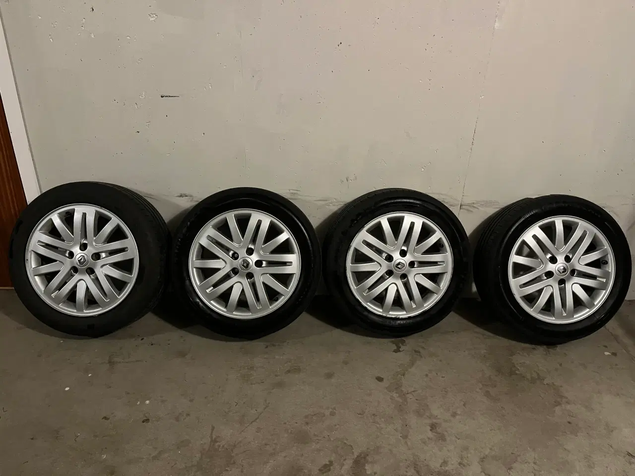 Billede 1 - 17 originale Renault/Nissan Aluhjul med sommerdæk