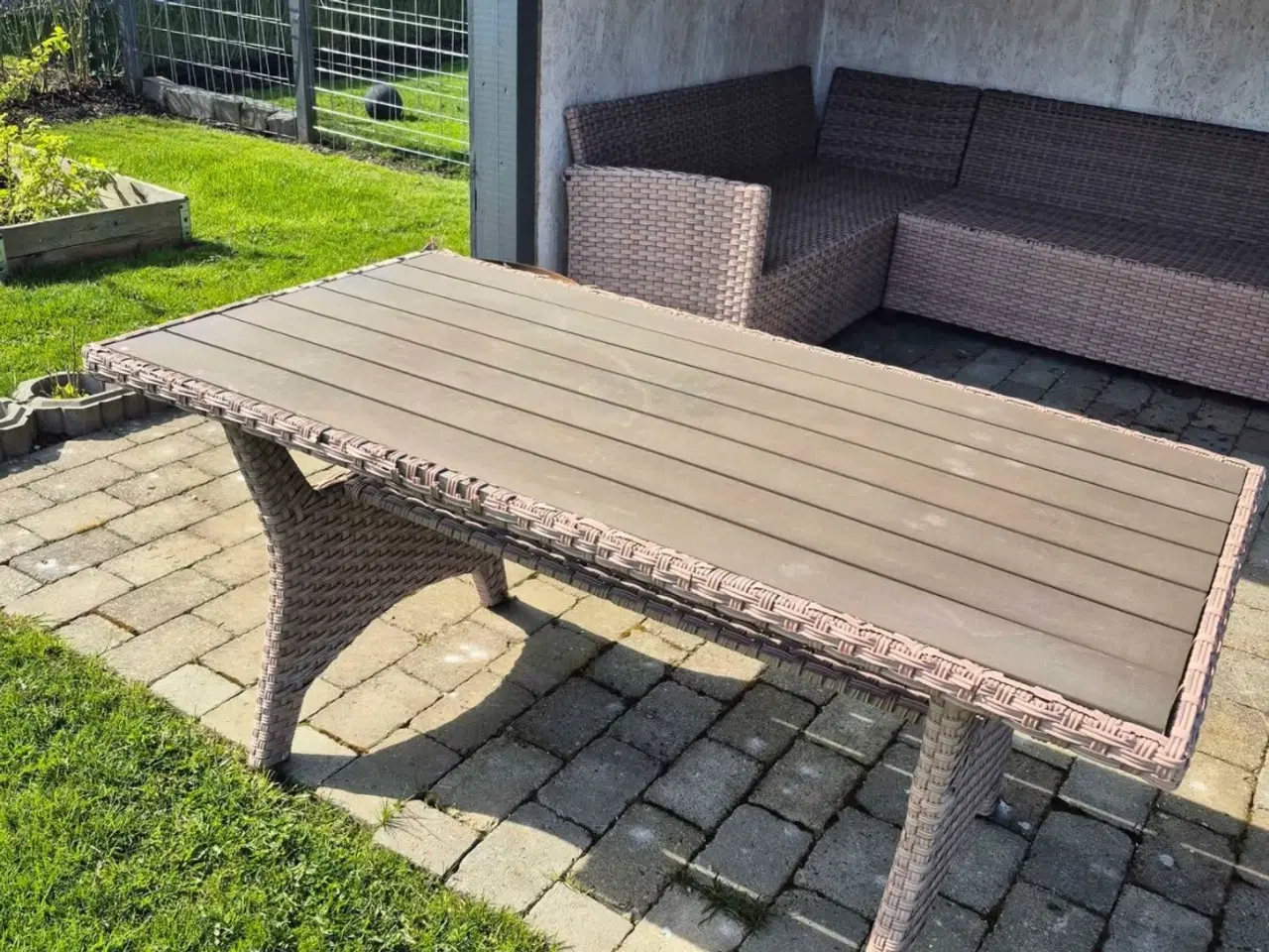 Billede 3 - Loungesofa med bord 