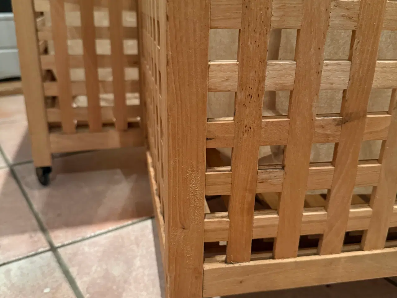 Billede 3 - Vasketøjskurv med hjul uden låg - 2 stk.