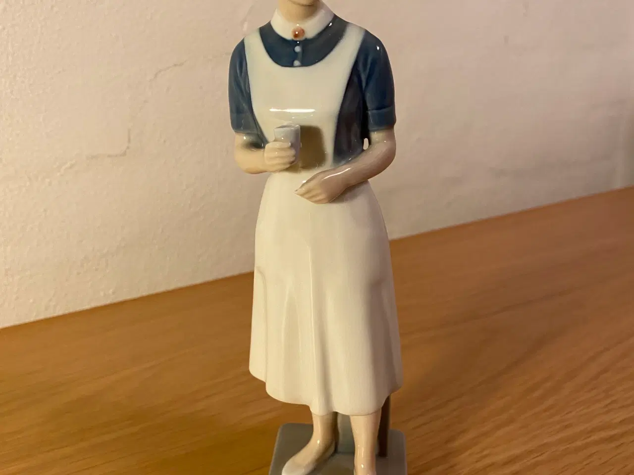 Billede 1 - Royal Copenhagen sygeplejerske 4507