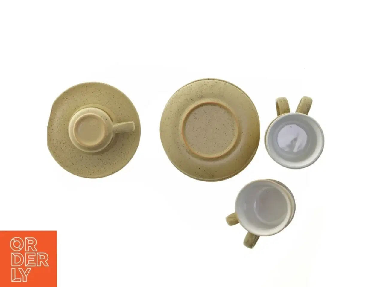 Billede 2 - Kaffesæt med kopper og undertallerkener (str. 5 kopper. ø. 8 cm. længde. 7 cm. 5 undertallerkener. ø. 15 cm)