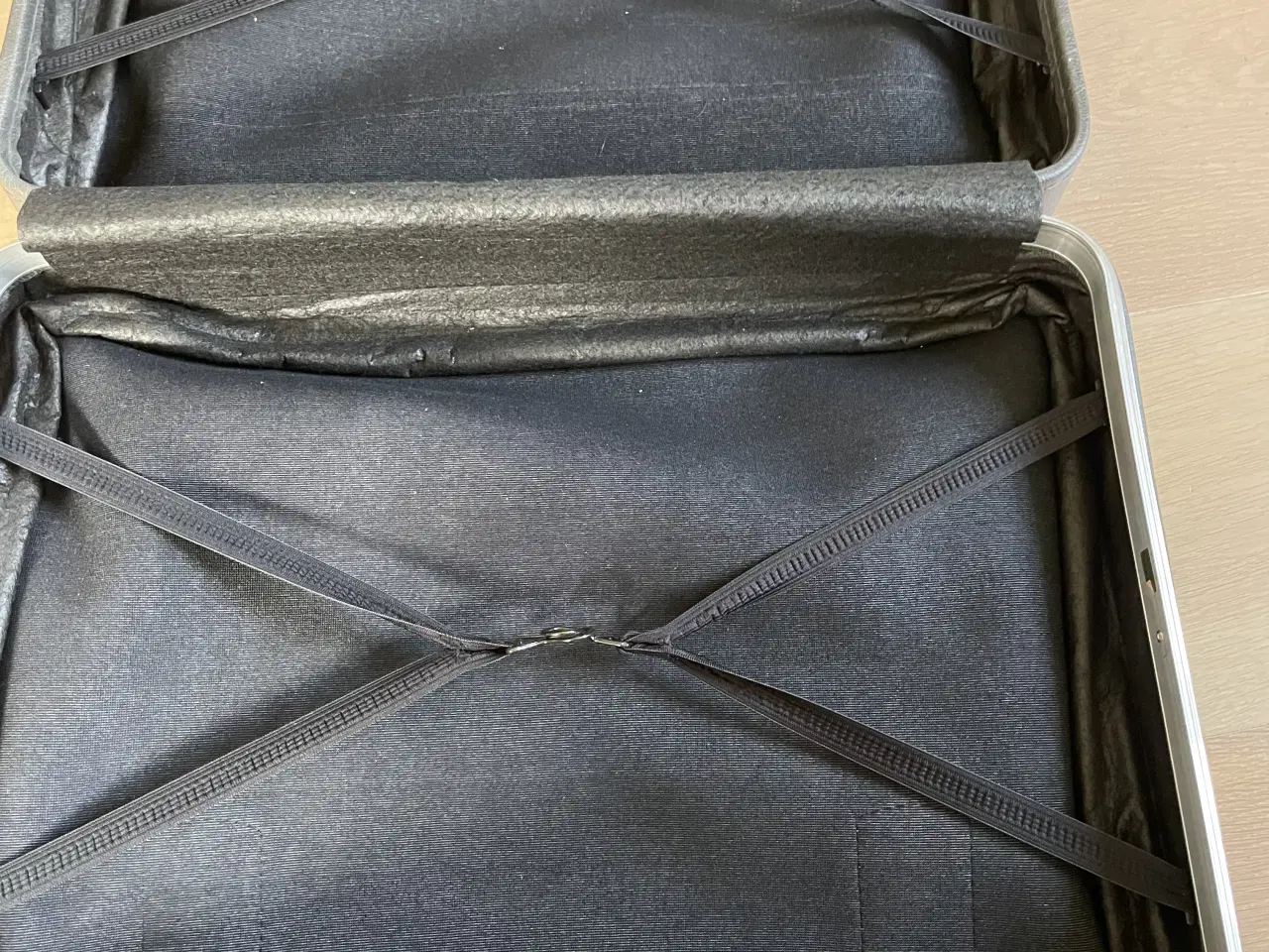 Billede 3 - Kuffert i kunstlæder,