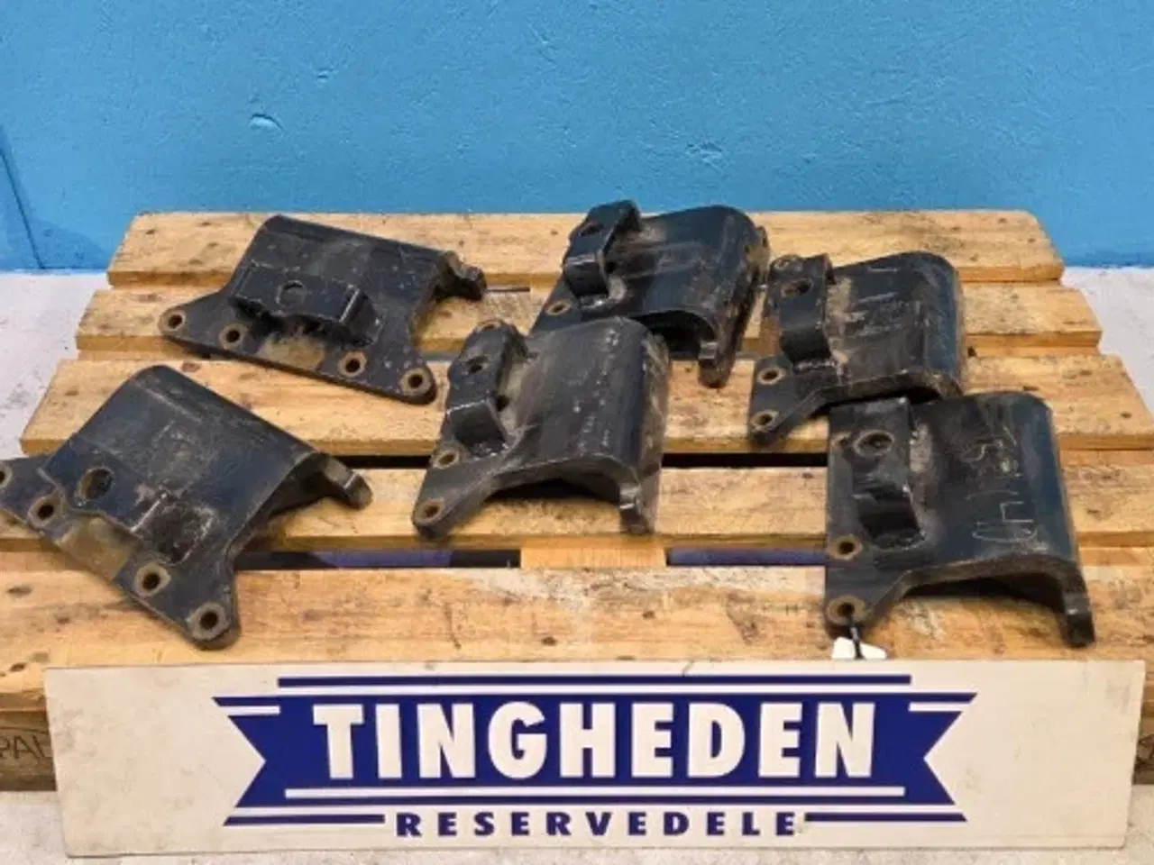 Billede 1 - New Holland T6.125 Beslag 87633845  6Stk