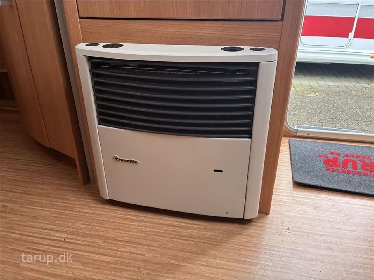 Billede 15 - 2013 - Knaus Sport 450 FU   Fast monteret Thule markise, rundsiddegruppe, mover, Isabella sunshine, stabilisator, aircondition, varmtvand, udvendigt gasudtag og EL.