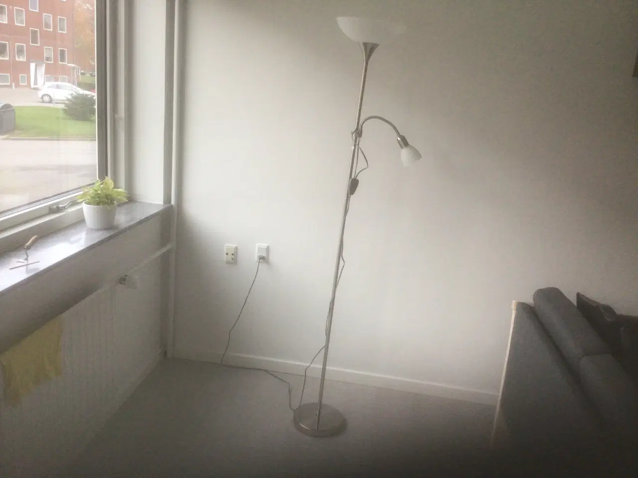 Billede 2 -   Standerlampe 