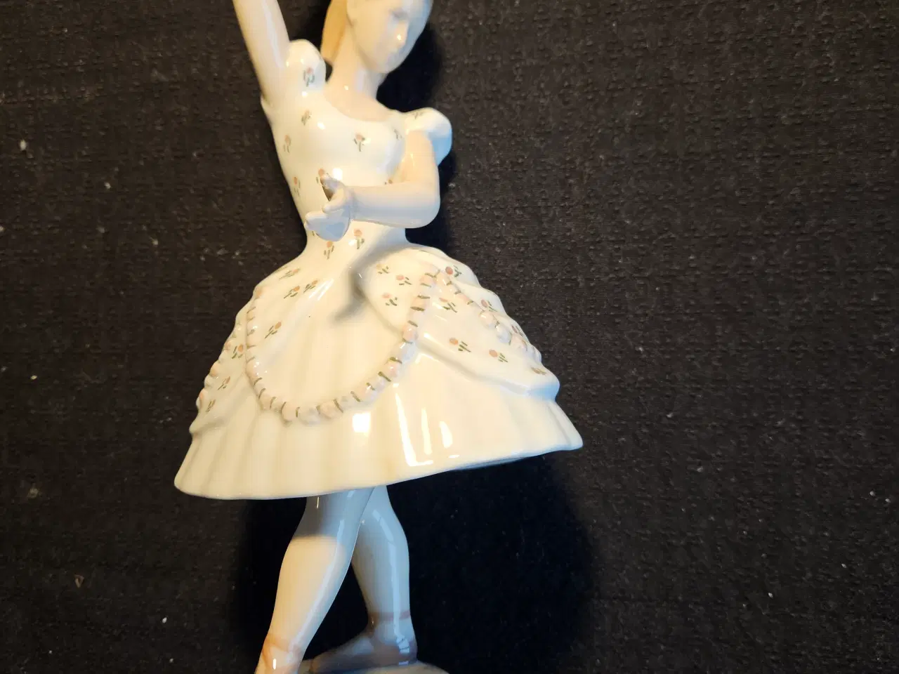 Billede 1 - Nr. 2355 Columbine Porcelæn balletdanser