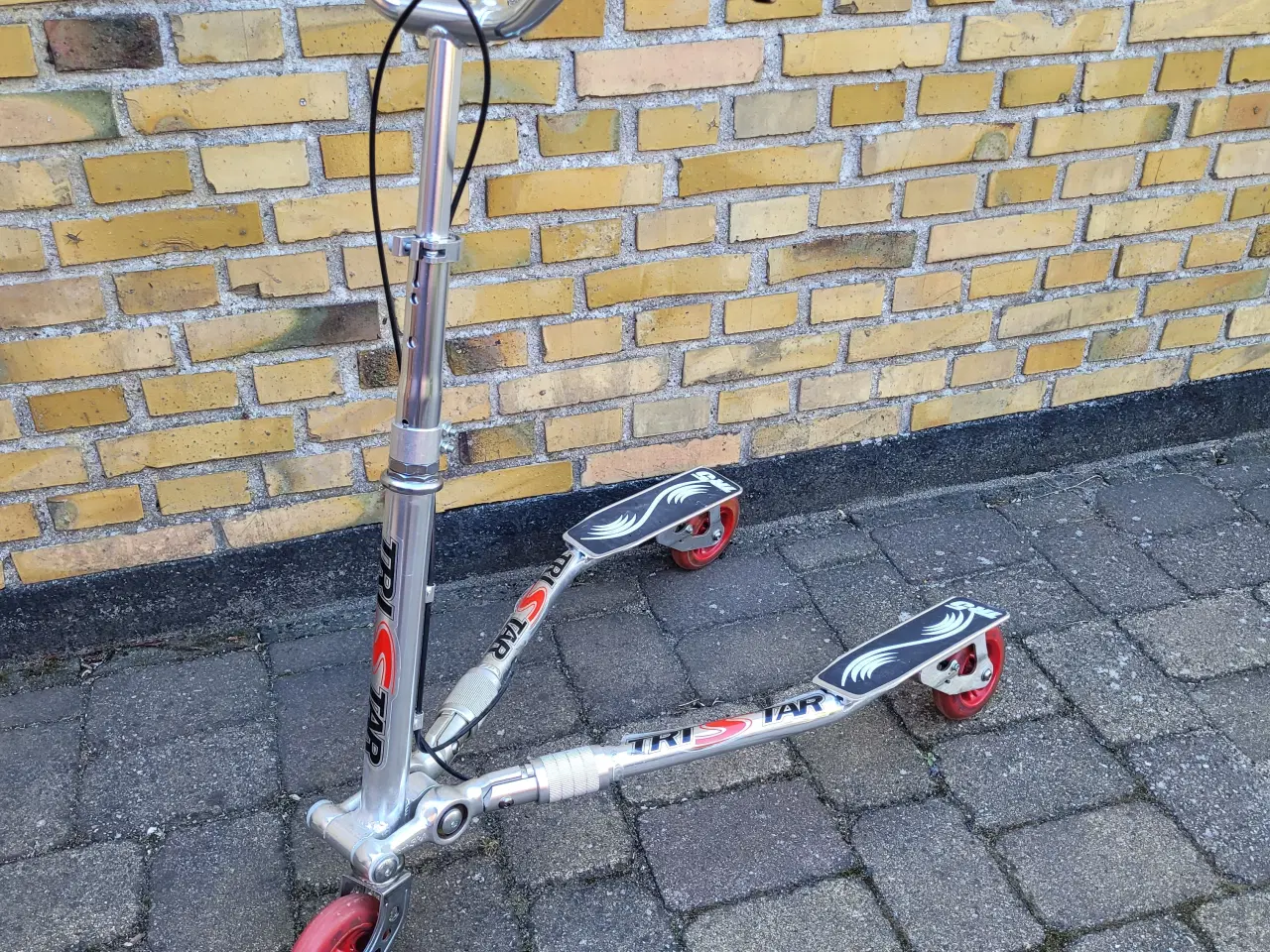 Billede 2 - Trikke TR5 (TriScan) 3 hjulet "Carving" løbehjul.