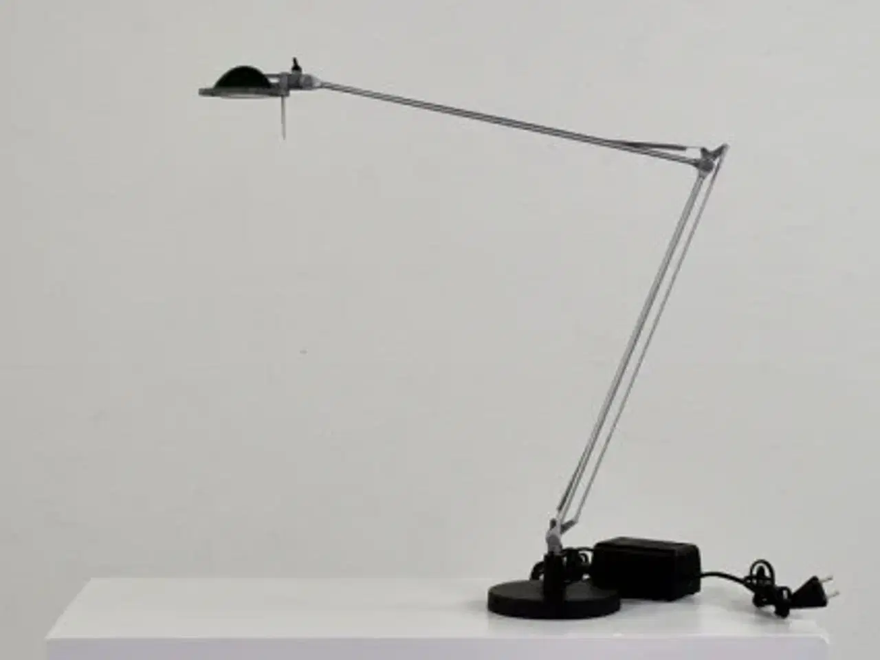 Billede 1 - Luceplan bordlampe i grå med grøn glasskærm