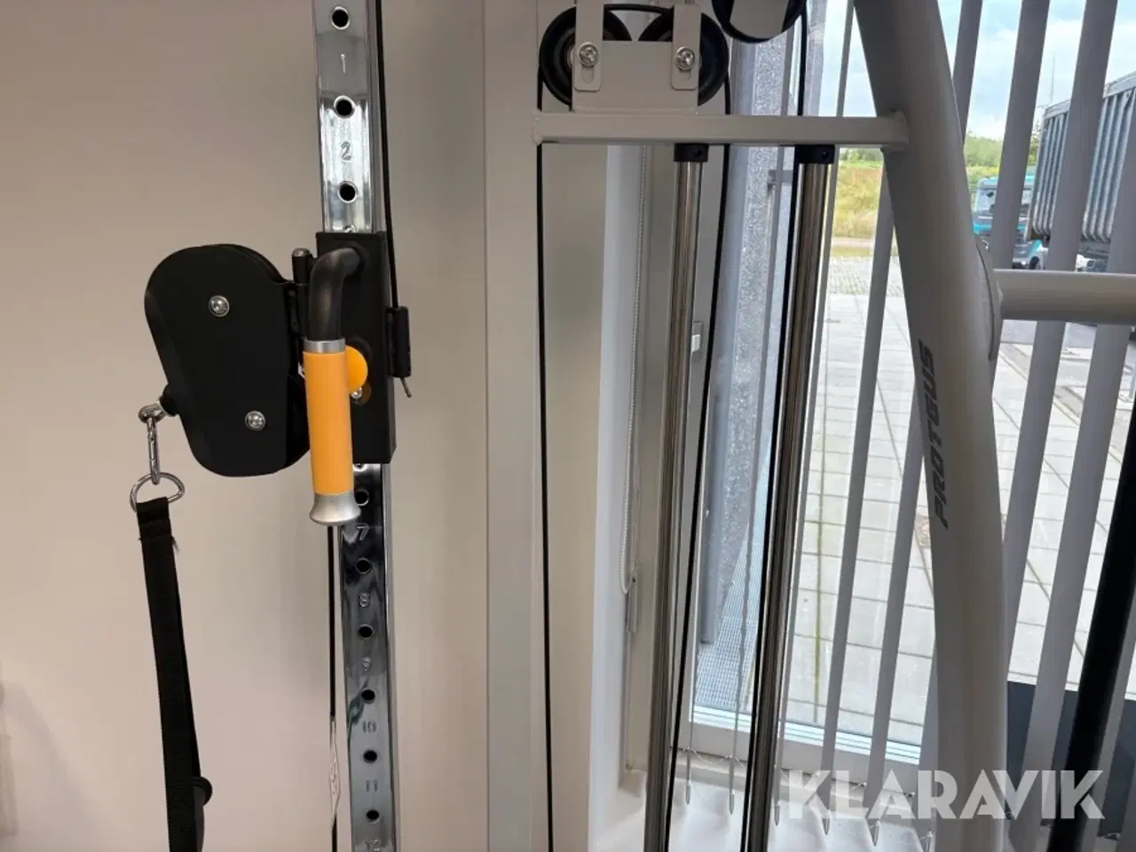Billede 8 - Træningsmaskine (kabeltårn) Proteus inklusiv bænk og TRX bånd
