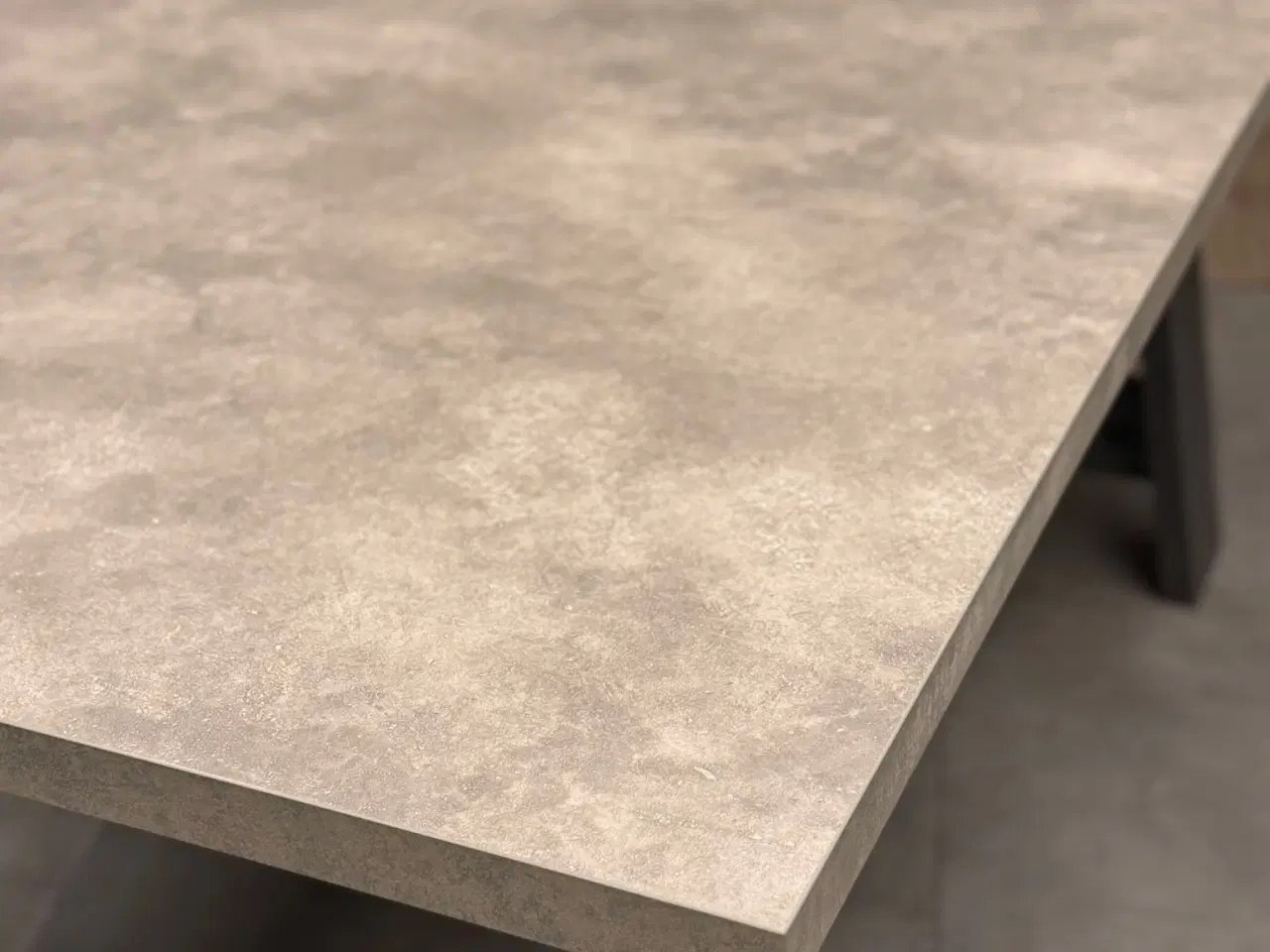 Billede 6 - Rektangulært spisebord laminatplade grå med mørke 