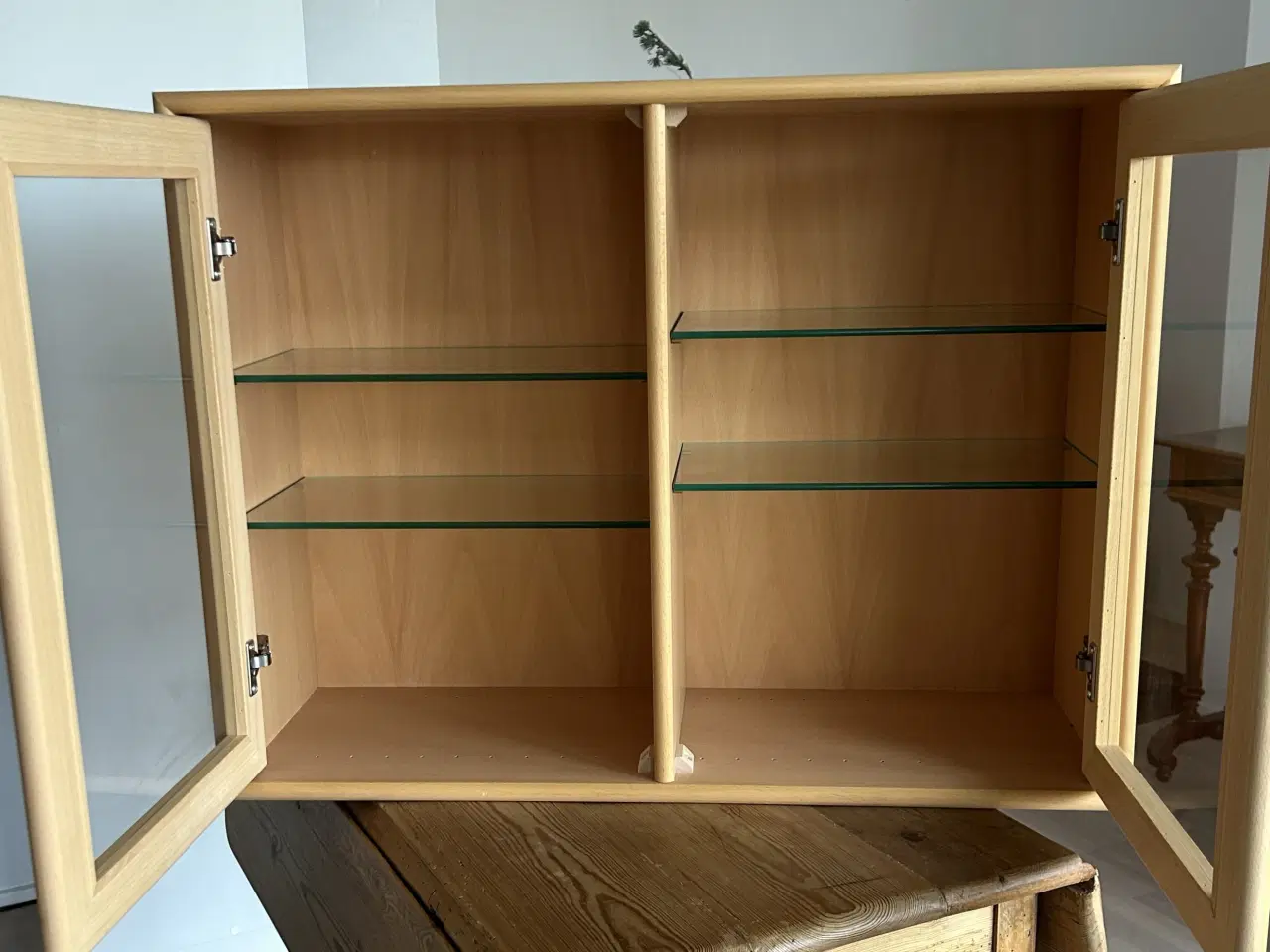 Billede 4 - Overskab – Rebus. Lakeret bøg. I perfekt stand