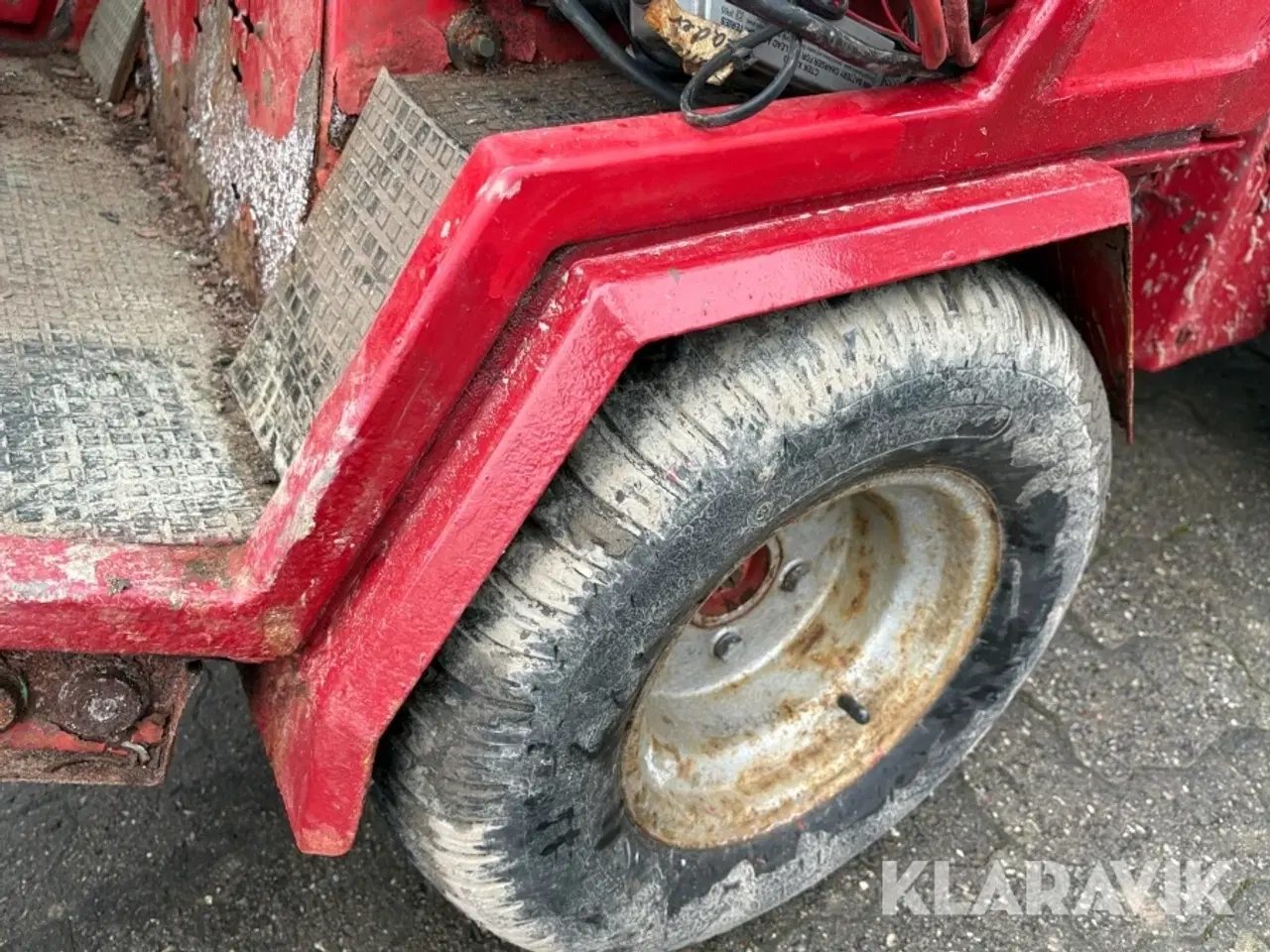 Billede 9 - Redskabsbærer Multi-Trac L327-4