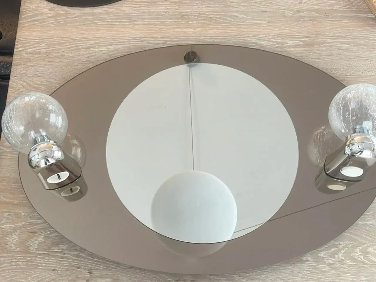 Billede 2 - Spejl med 2 lamper