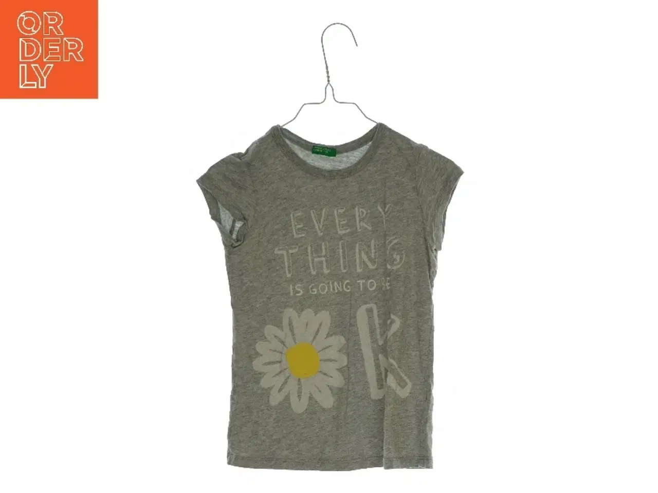 Billede 1 - T shirt fra Benetton (Str 120 cm)