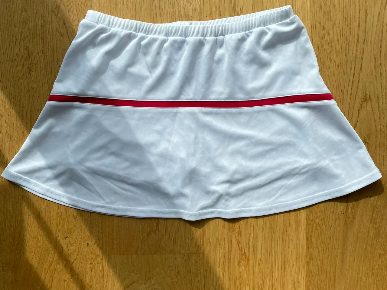 Billede 4 - Yonex nederdel hvid