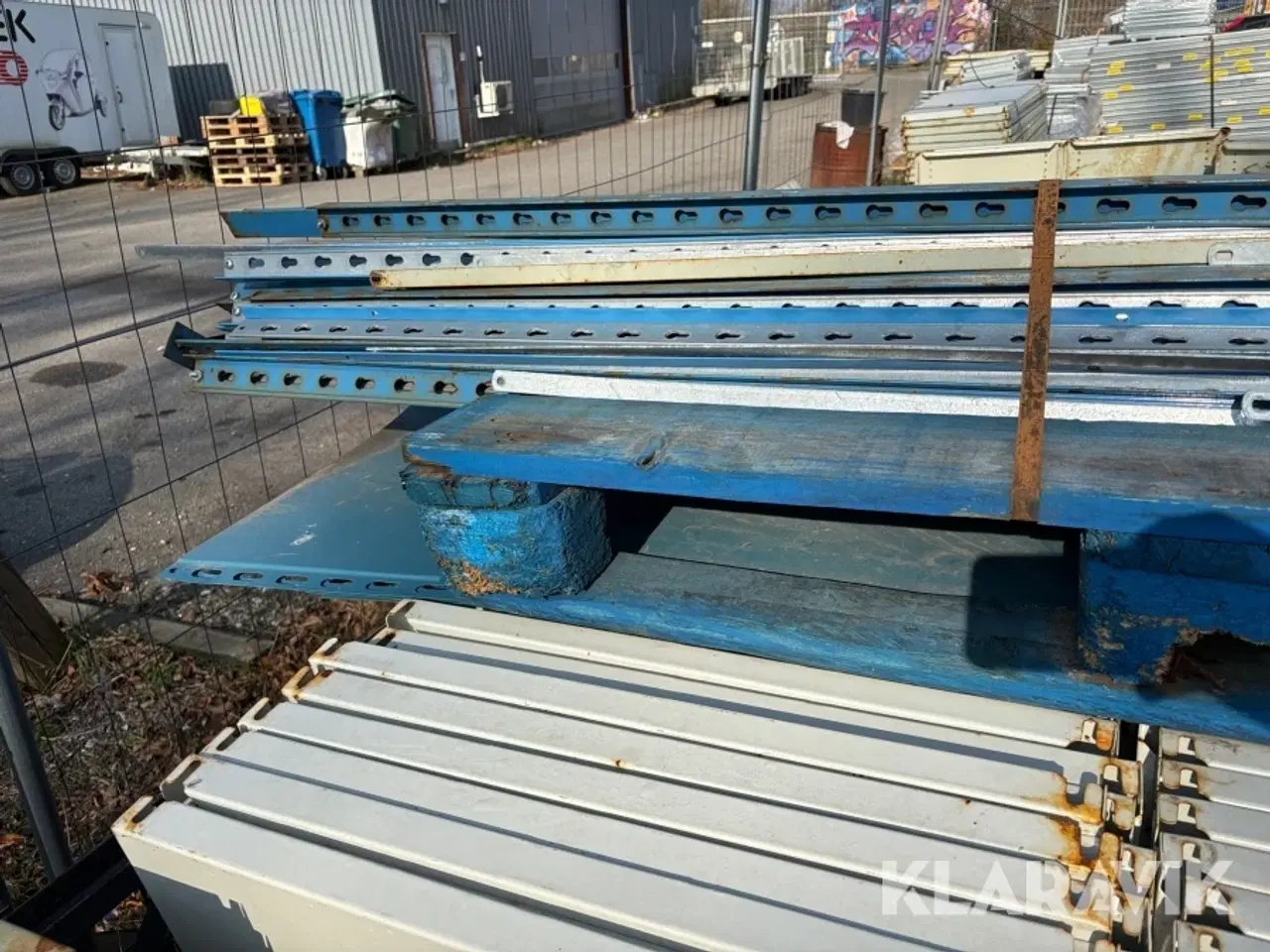 Billede 11 - Hylder: 80 styk Gavl stolper 28 styk,  endeplader 7 styk